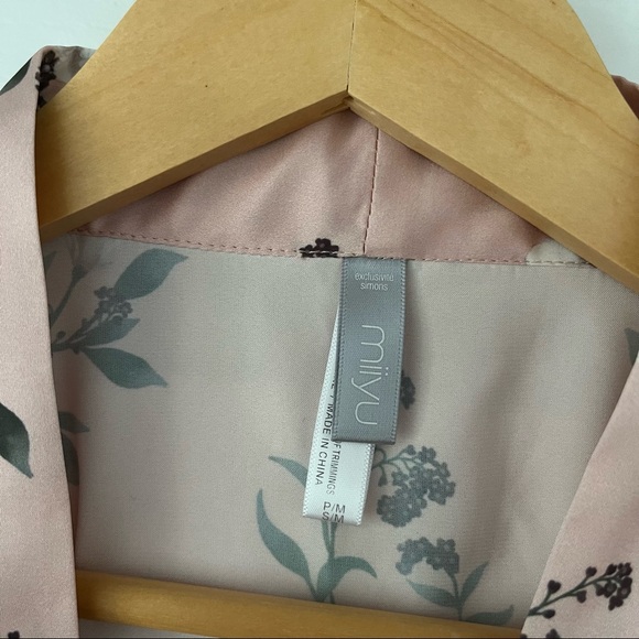 Pink floral satin robe size small-medium - Picture 3 of 4